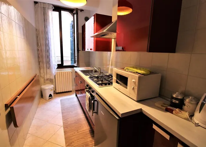 And Spacious شقة *